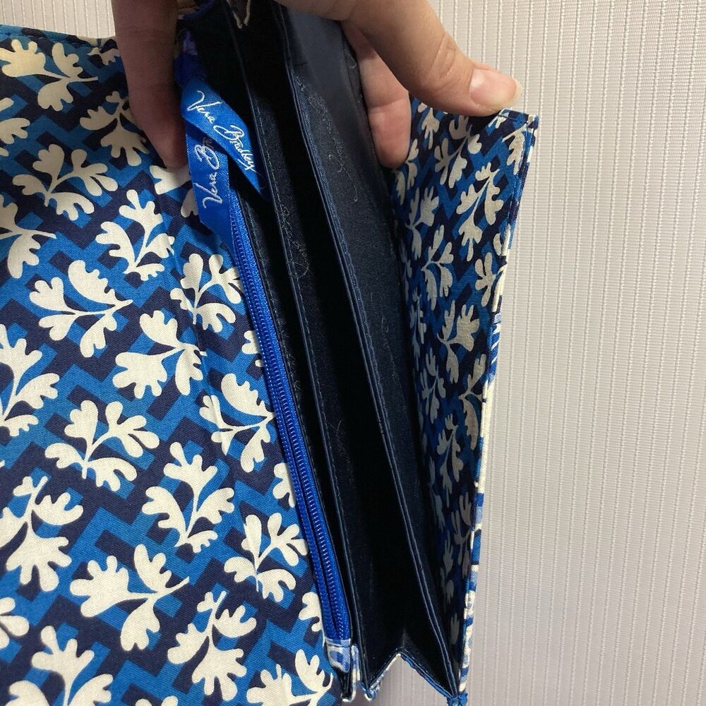 Vera Bradley clutch Wallet Pocket Book Magnetic Closure Blue Paisley - Picture 7 of 8